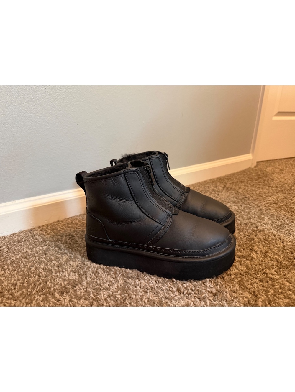 UGG Neumel Platform Zip Boots Women’s 6
